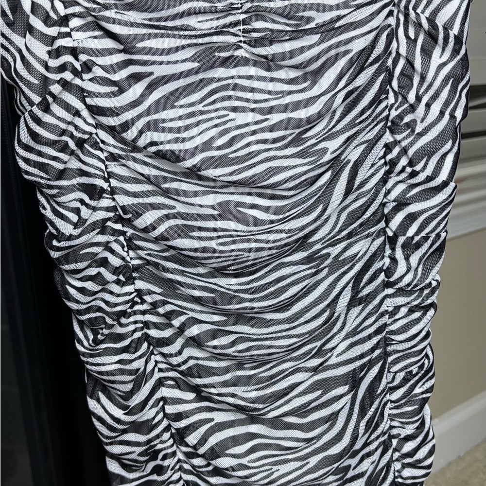 Zebra Print Ruched Dress - Picture 4 of 5